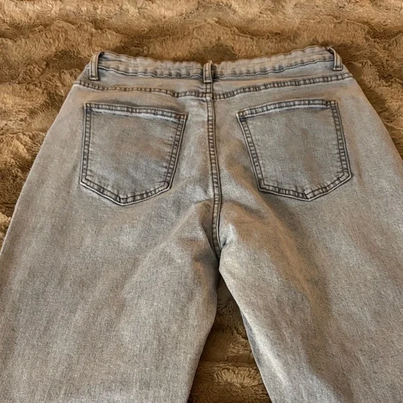 Cotton On Stretch Mom Jeans – Light Wash, Size 12 - Picture 3 of 13